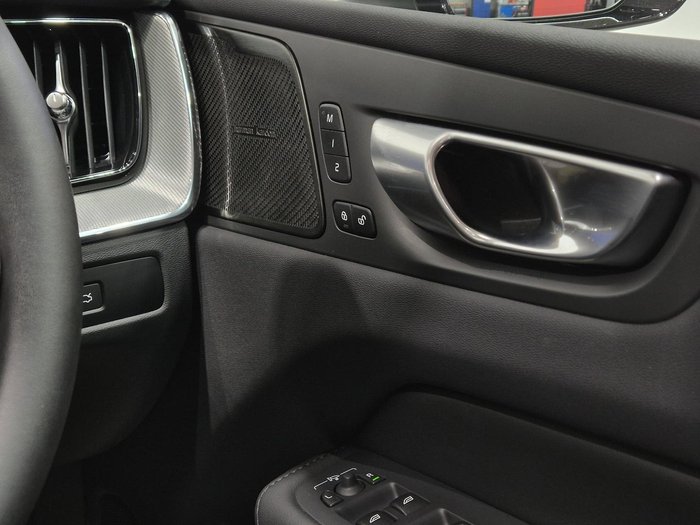 2023 Volvo XC60 Plus B5 MY23 AWD Onyx Black