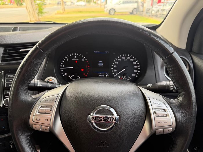 2020 Nissan Navara ST-X