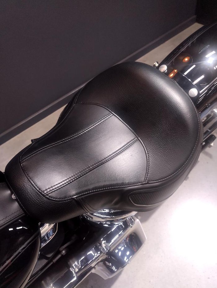 2018 Harley-Davidson Deluxe 107 (FLDE) Softail Black