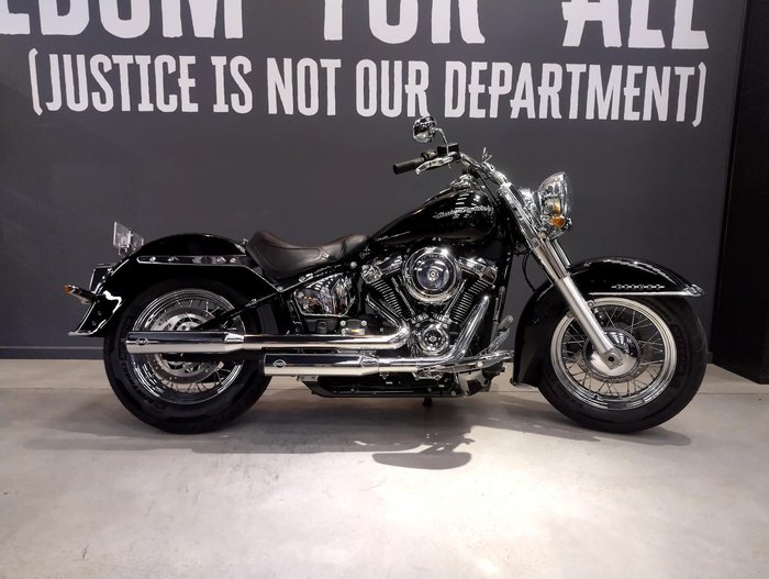 2018 Harley-Davidson Deluxe 107 (FLDE) Softail Black