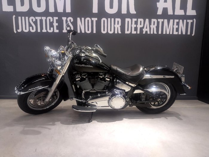 2018 Harley-Davidson Deluxe 107 (FLDE) Softail Black
