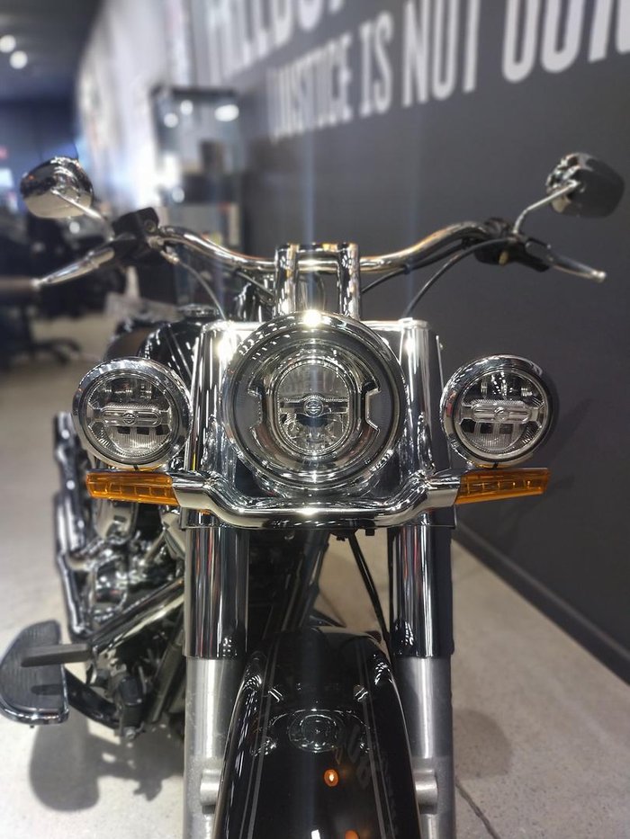 2018 Harley-Davidson Deluxe 107 (FLDE) Softail Black