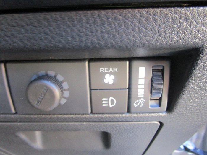 2025 Isuzu MU-X LS-T