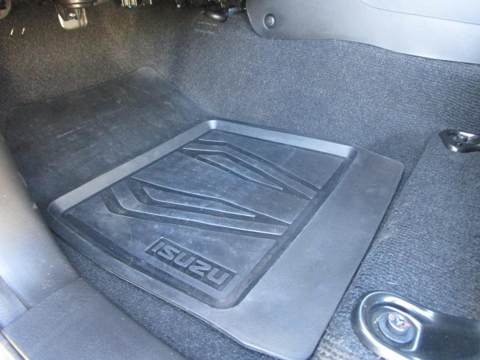 2025 Isuzu MU-X LS-T