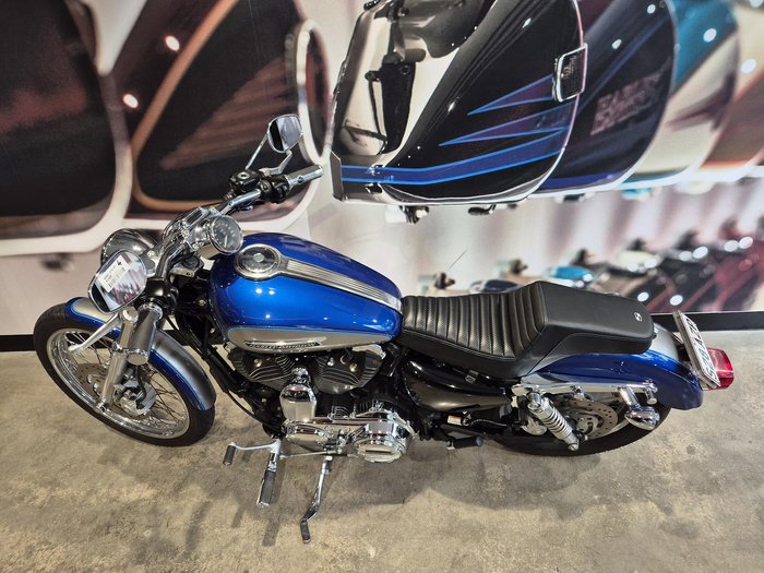 2009 Harley-Davidson 1200 Custom (XL1200C) Sportster Blue