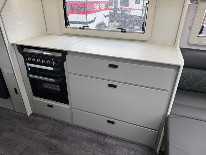 2025 JB Caravans Scorpion Sting Air 23'6 Rd Club