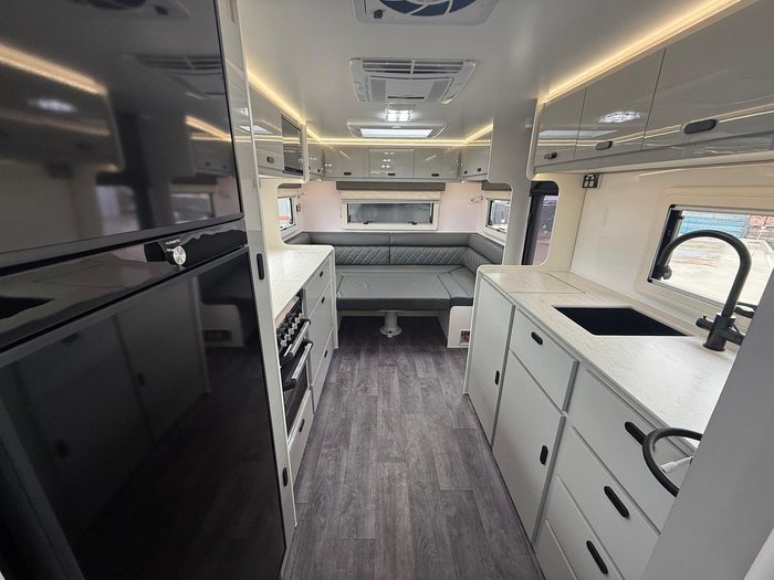 2025 JB Caravans Scorpion Sting Air 23'6 Rd Club