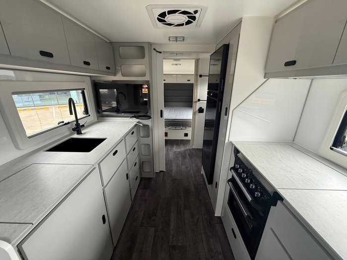 2025 JB Caravans Scorpion Sting Air 23'6 Rd Club