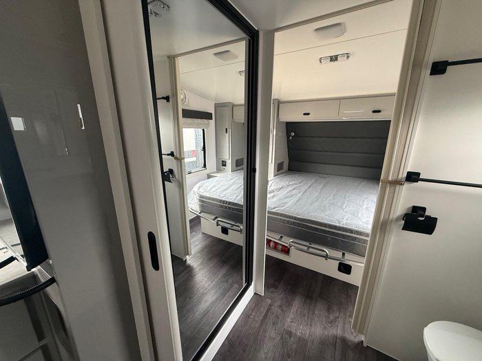 2025 JB Caravans Scorpion Sting Air 23'6 Rd Club