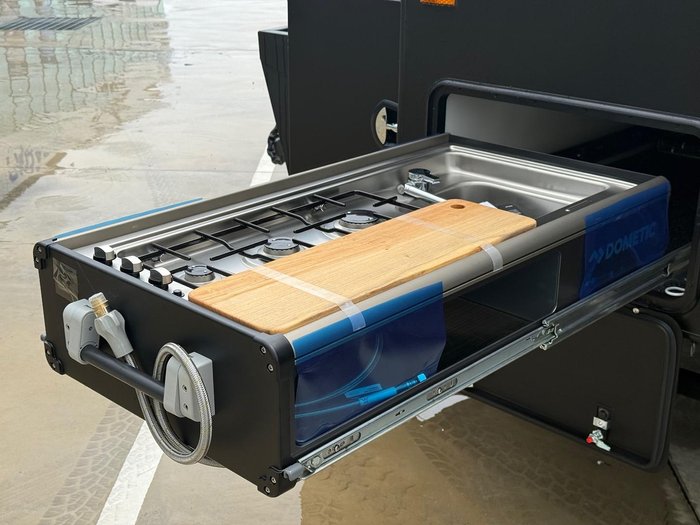 2025 JB Caravans Scorpion Sting Air 23'6 Rd Club