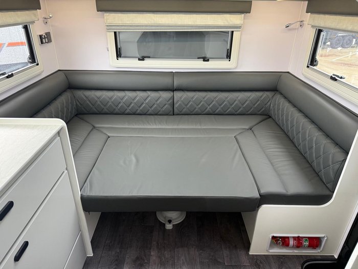 2025 JB Caravans Scorpion Sting Air 23'6 Rd Club