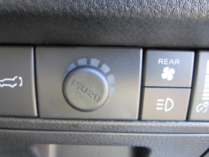 2025 Isuzu MU-X LS-T