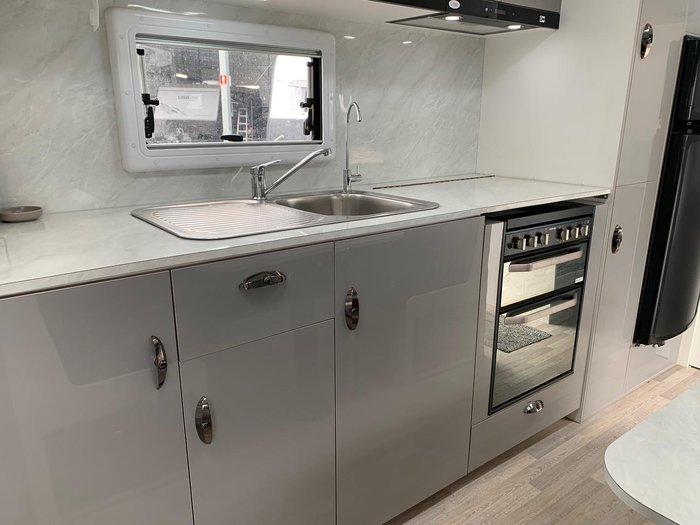 2021 Viscount V3 Caravan