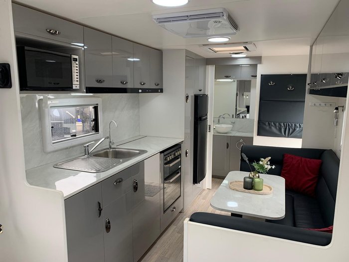 2021 Viscount V3 Caravan