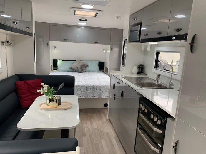 2021 Viscount V3 Caravan