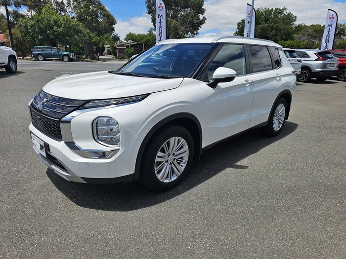 2022 Mitsubishi Outlander LS