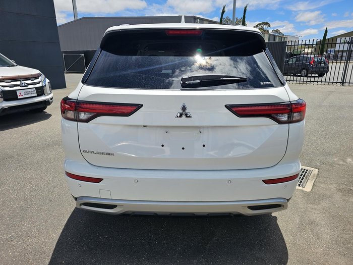 2022 Mitsubishi Outlander LS