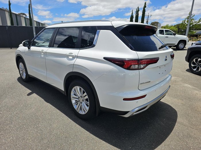 2022 Mitsubishi Outlander LS