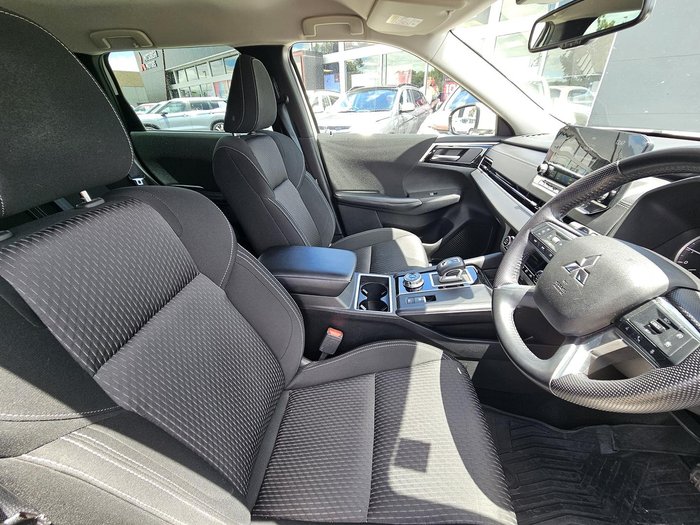 2022 Mitsubishi Outlander LS