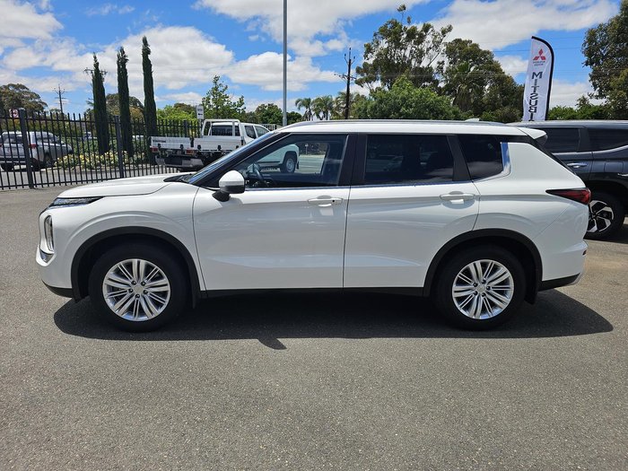 2022 Mitsubishi Outlander LS
