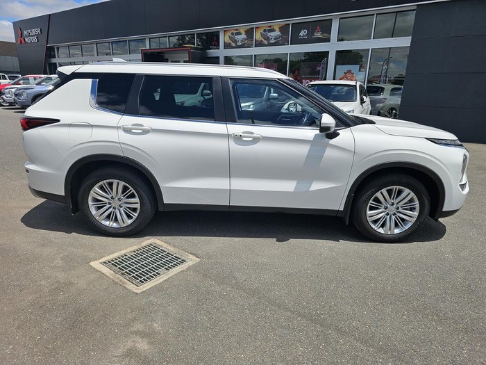 2022 Mitsubishi Outlander LS