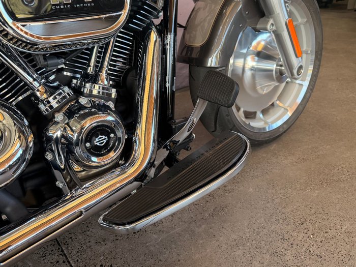 2023 Harley-davidson FLFBS FAT BOY S (114) GREY HAZE SILVER FORTUNE
