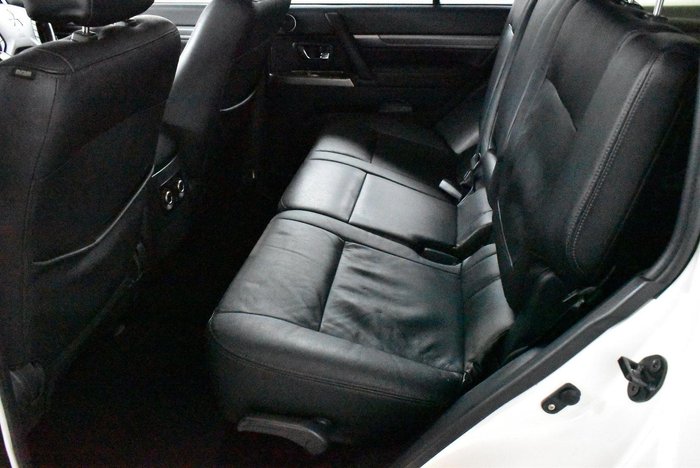 2020 Mitsubishi Pajero Exceed