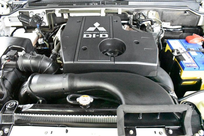 2020 Mitsubishi Pajero Exceed