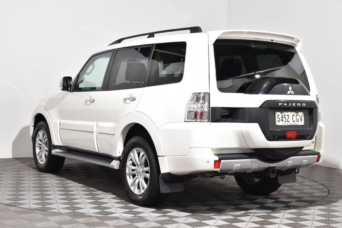 2020 Mitsubishi Pajero Exceed
