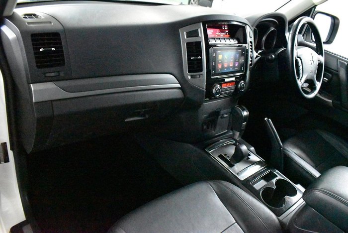 2020 Mitsubishi Pajero Exceed