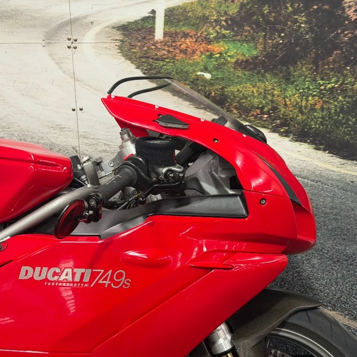2004 DUCATI 749 Red