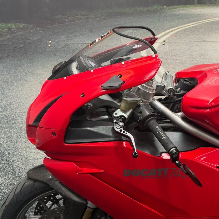 2004 DUCATI 749 Red