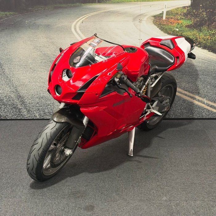 2004 DUCATI 749 Red