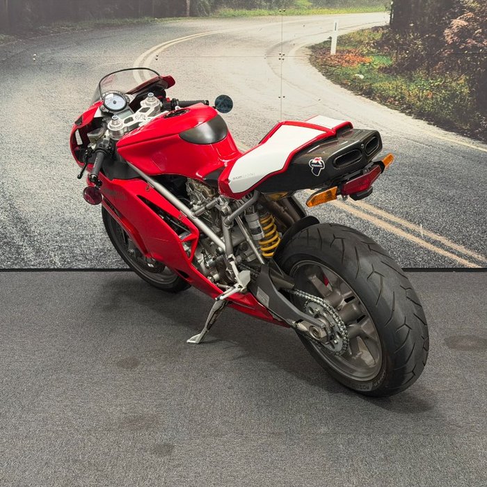 2004 DUCATI 749 Red