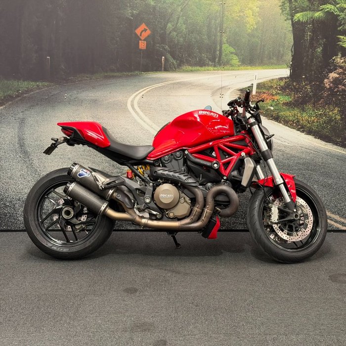 2014 DUCATI MONSTER 1200 Red