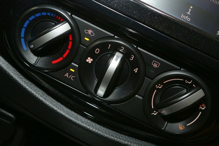 2023 Nissan Navara ST