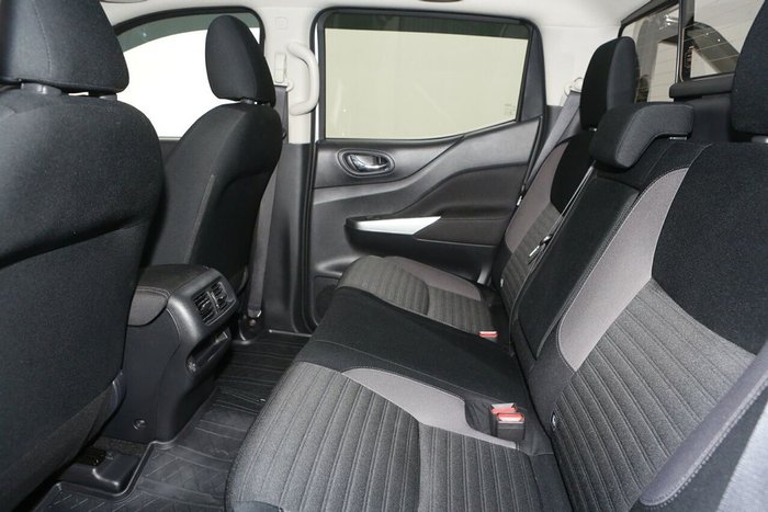 2023 Nissan Navara ST