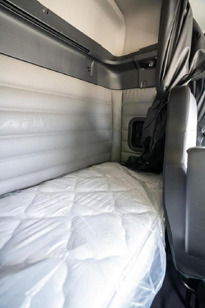 2024 Freightliner Cascadia 116 White