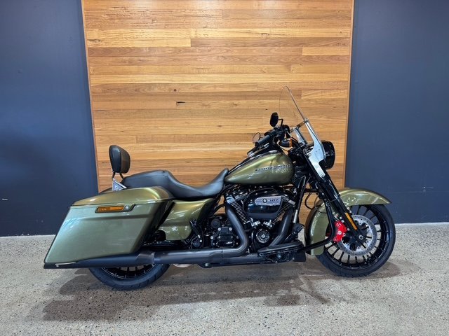 2017 Harley-davidson FLHRXS ROAD KING SPECIAL Beige