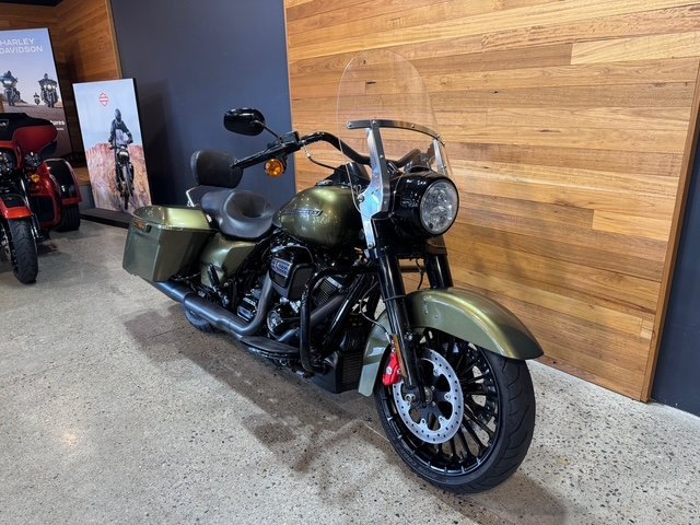 2017 Harley-davidson FLHRXS ROAD KING SPECIAL Beige