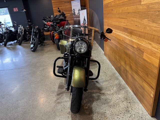 2017 Harley-davidson FLHRXS ROAD KING SPECIAL Beige