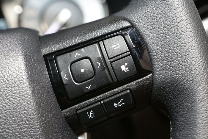 2025 Toyota Hilux SR5 48V