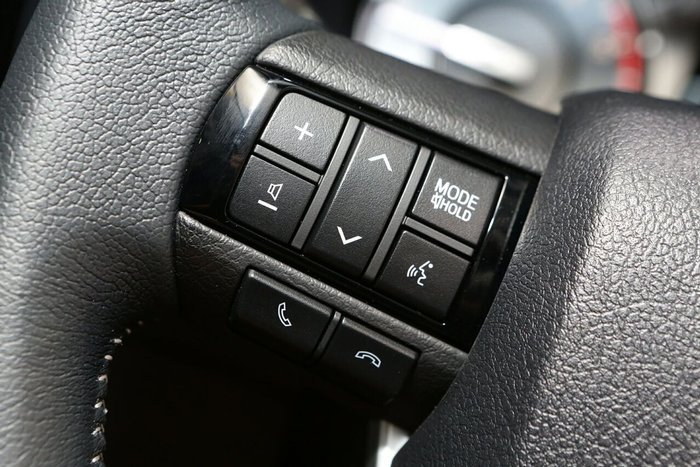 2025 Toyota Hilux SR5 48V