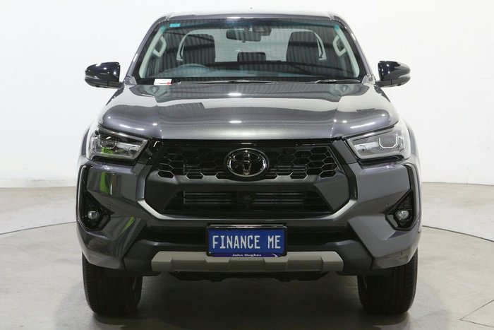 2025 Toyota Hilux SR5 48V