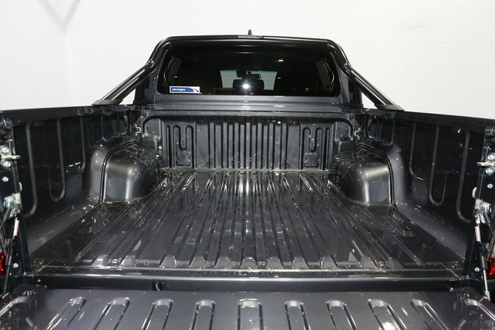 2025 Toyota Hilux SR5 48V