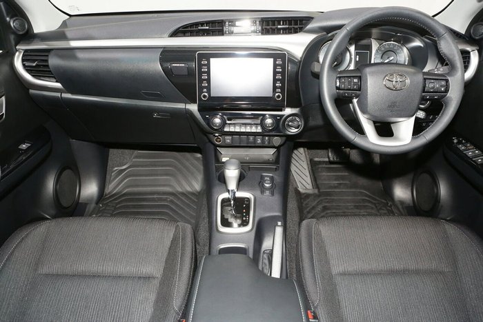 2025 Toyota Hilux SR5 48V