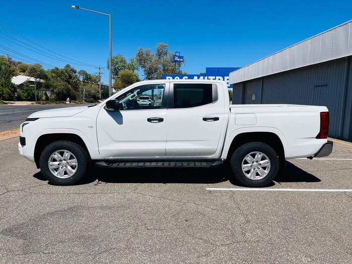 2024 Mitsubishi Triton GLX+