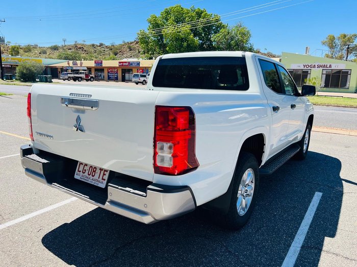 2024 Mitsubishi Triton GLX+