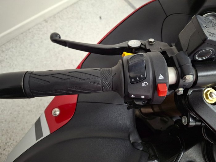 2016 Suzuki GSX1300RA (HAYABUSA) Red