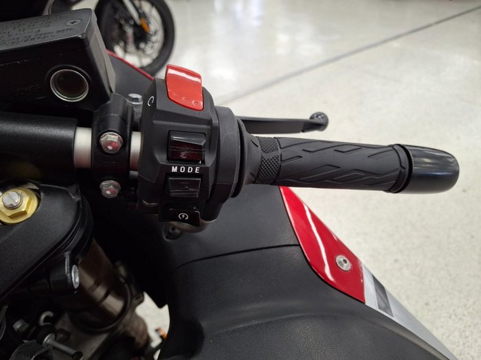 2016 Suzuki GSX1300RA (HAYABUSA) Red